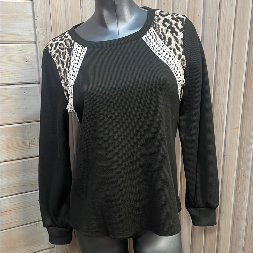 ePretty Black and Cream Lace Accent Long Sleeve Sweatshirt